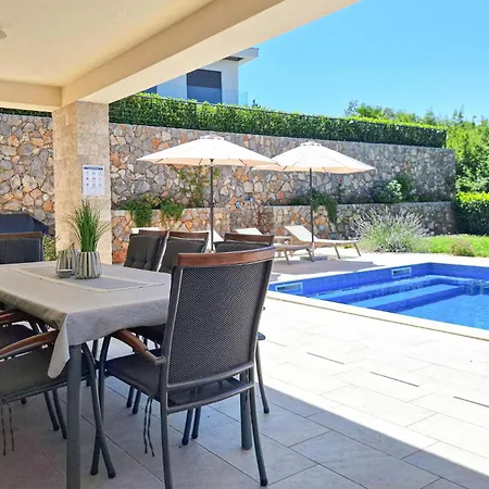 Lovely In With Private Swimming Pool, Be Inside Or Outside